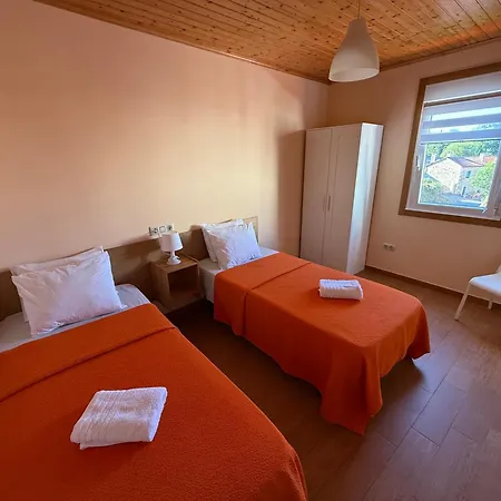Super Affordable Air Conditioned Apartment In Sobrado With Netflix Porta Exterior photo