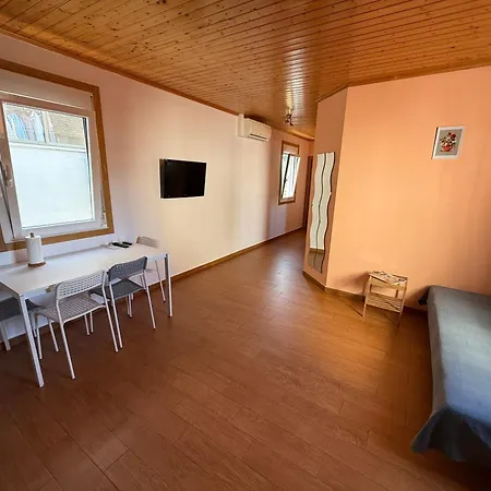 Super Affordable Air Conditioned Apartment In Sobrado With Netflix Porta Exterior photo